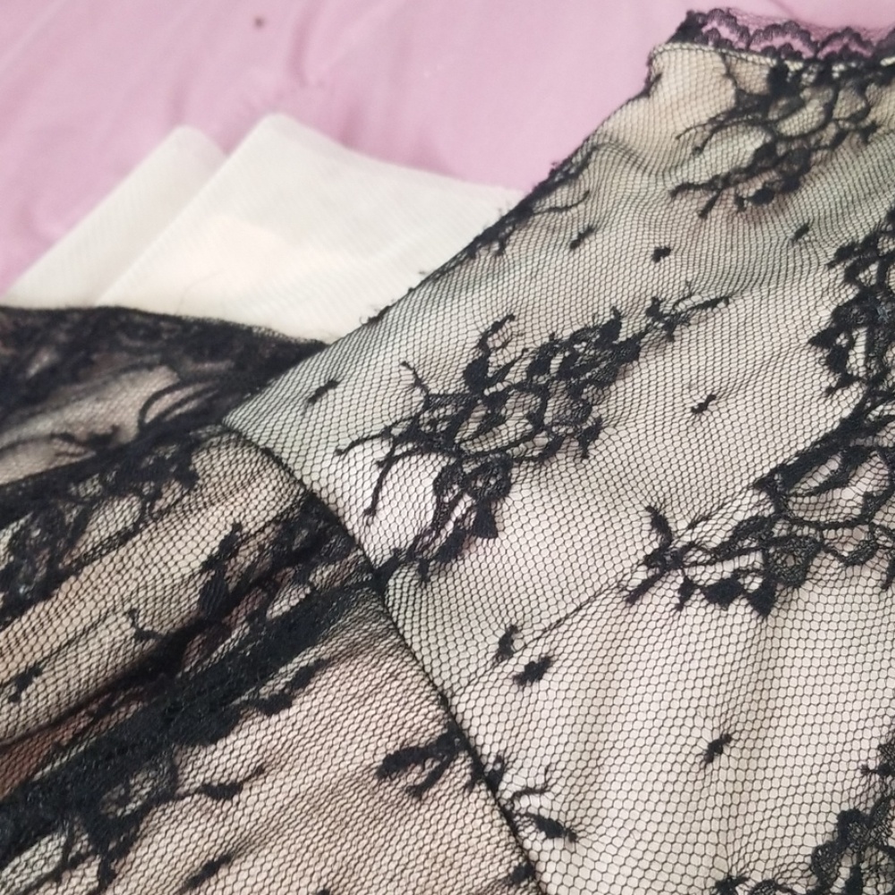 Black lace and nude tulle dress - Picture 2 of 2